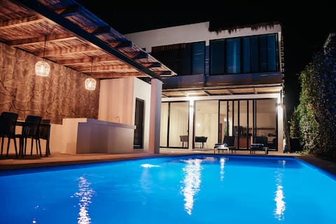 ¡NH House 200 mts the beach and prívate Pool!