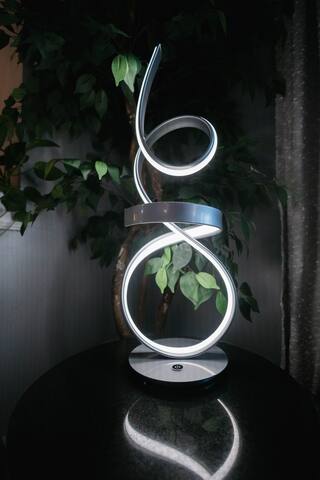 Big Stylish Pet Friendly Home Near Newport & Navy gallery image 3