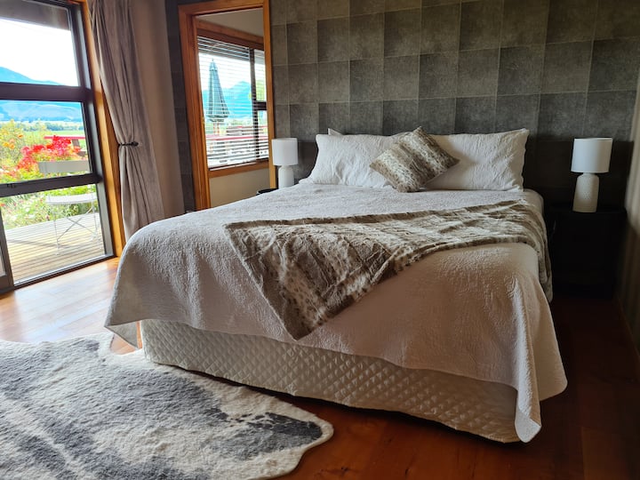 Riverview Lodge Spencer Room Bed and breakfasts for Rent in Hanmer