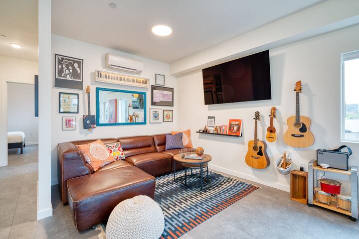 Luxury Penthouse – Rooftop Deck – 2BR – AC