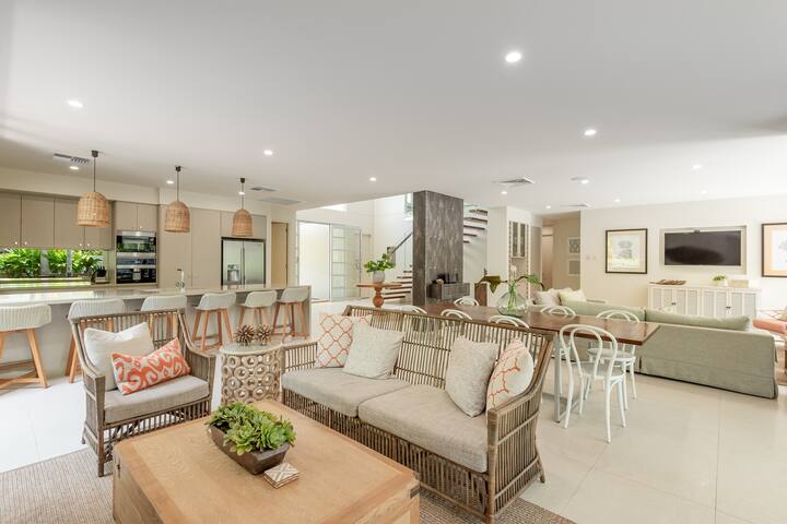 SeaEasta – 4BR Whitehaven Pool & Spa Getaway gallery image 4