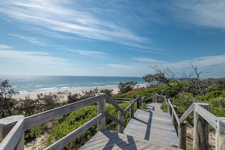 SeaEasta – 4BR Whitehaven Pool & Spa Getaway gallery image 2