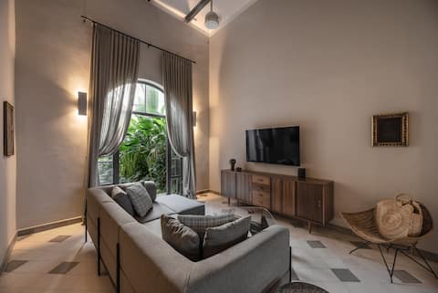 Popular Airbnb listing: Luxury Design Oasis · Heated Pool · Walkable in Buenavista