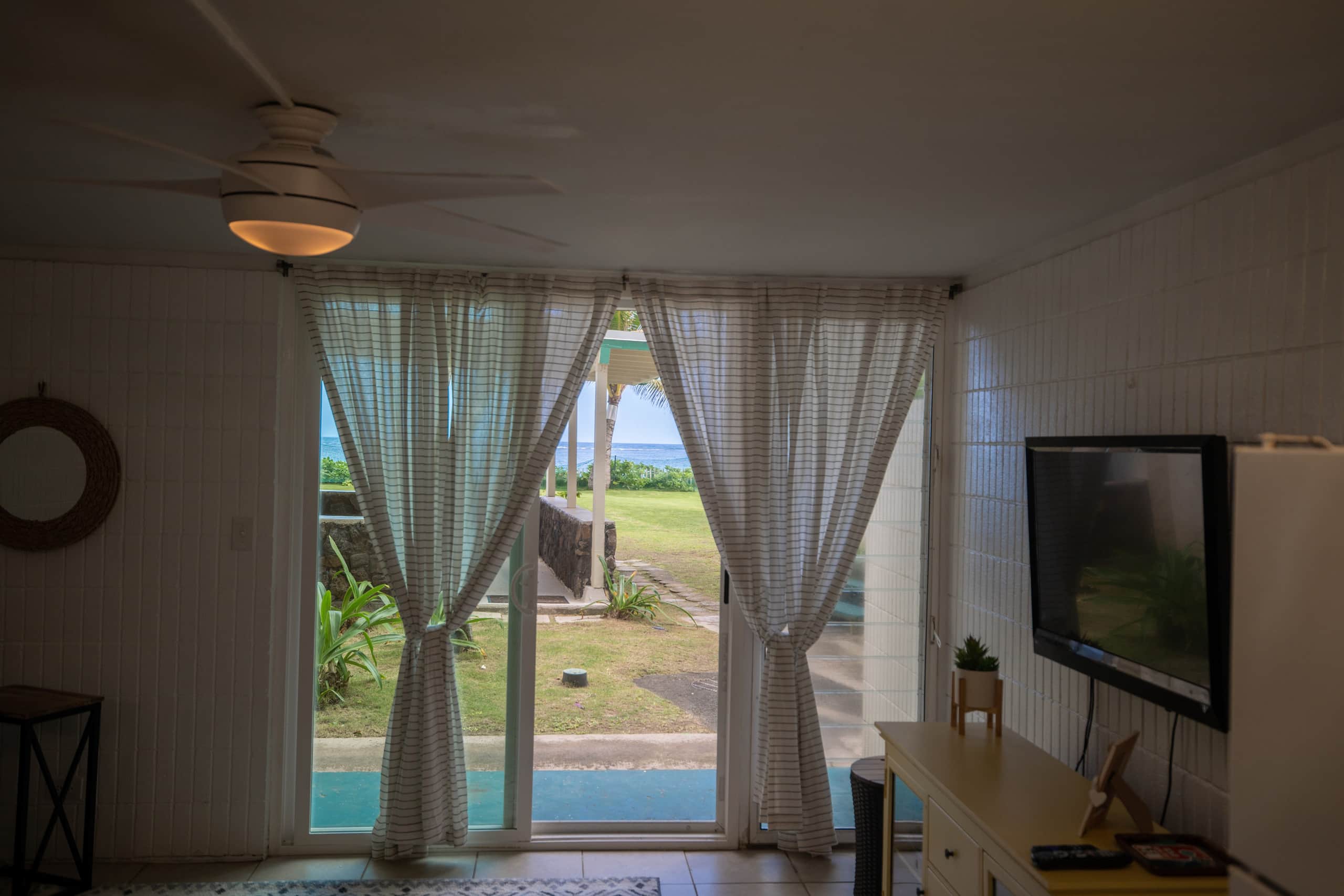 Beachfront Studio Steps to the Ocean & Pool - Image 10