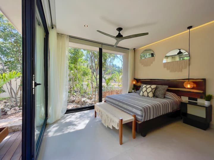 Dulces sueños con vistas al cenote y a la terraza desde tu dormitorio 2.