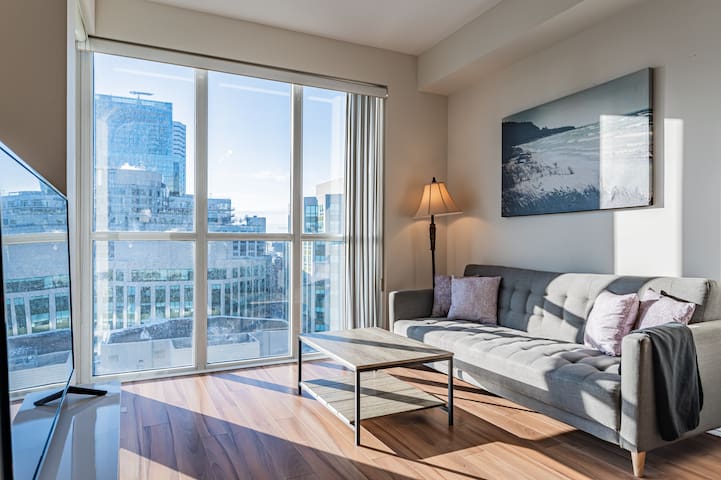 2-Bedroom Apartment in Downtown Toronto!