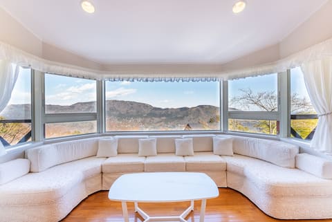 Panoramic view from the top of a Hakone villa. Natural hot springs, barrel sauna, super large inn, d