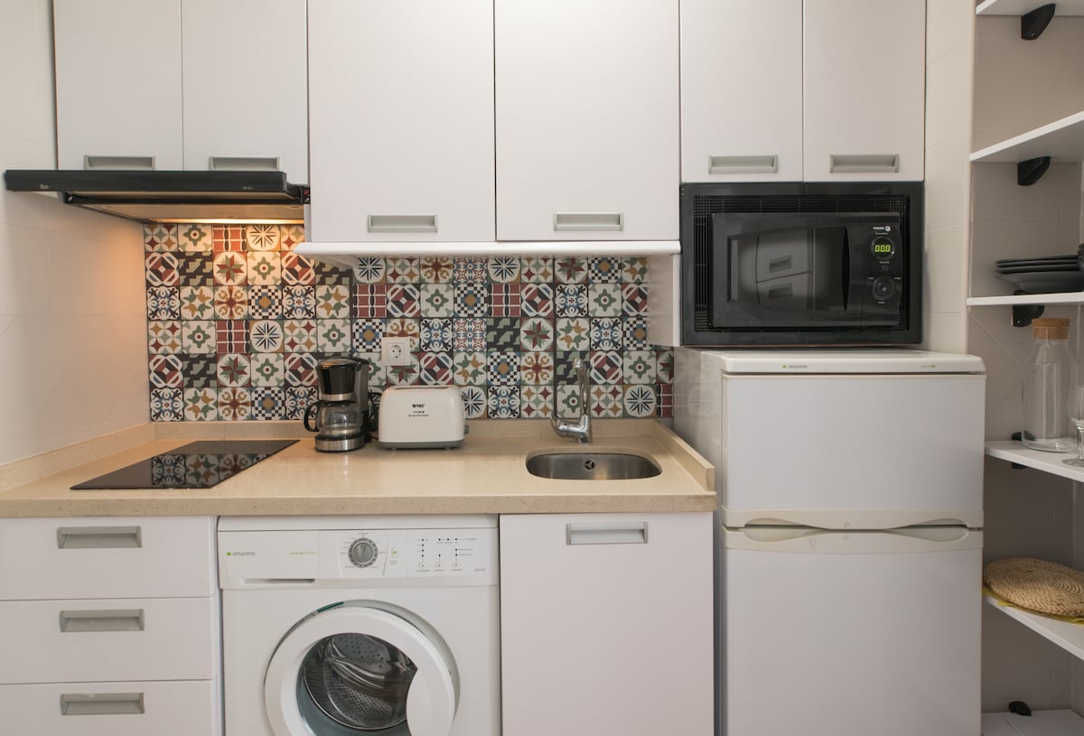 Top performing Airbnb: Nice studio right on the beach. in Benalmádena