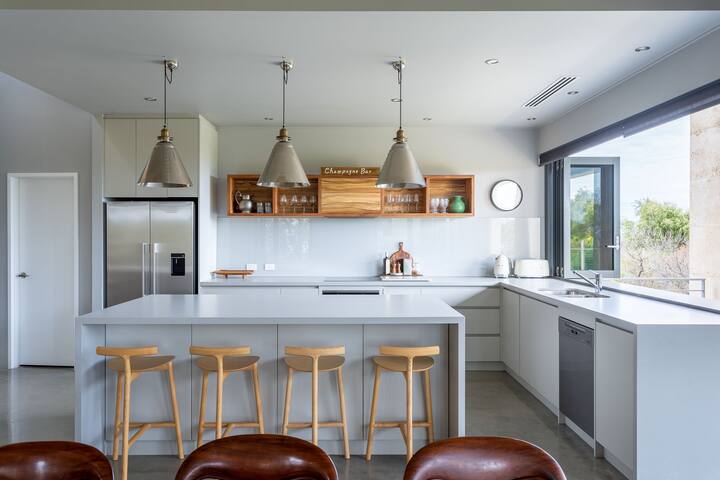 Oceanic I Private Properties gallery image 3