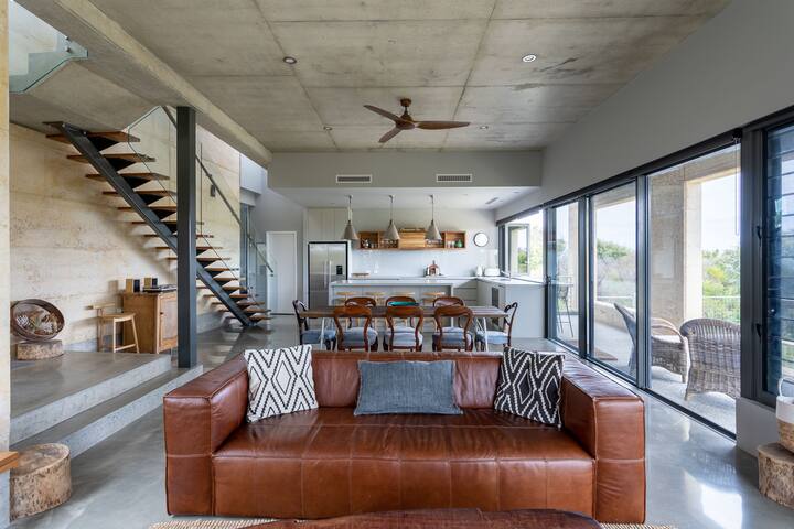 Oceanic I Private Properties gallery image 2