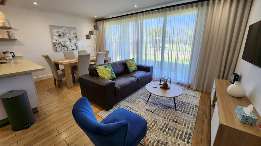 Cape Town 3 Bedroom Home Near CBD-HoneyBee gallery image 3