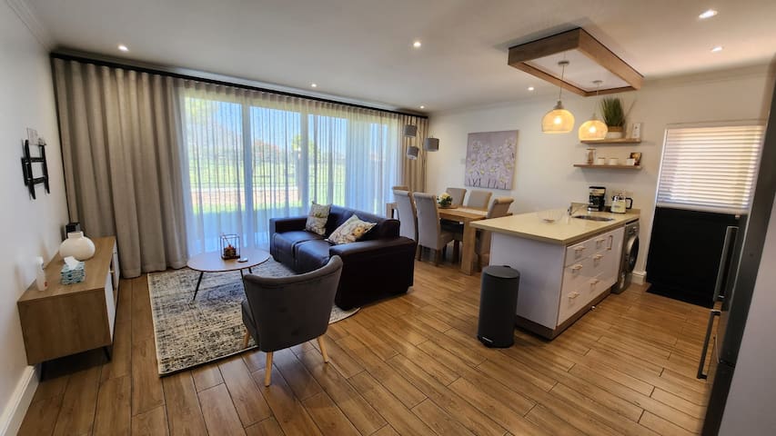 Cape Town 3 Bedroom Home Near CBD-HoneyBee