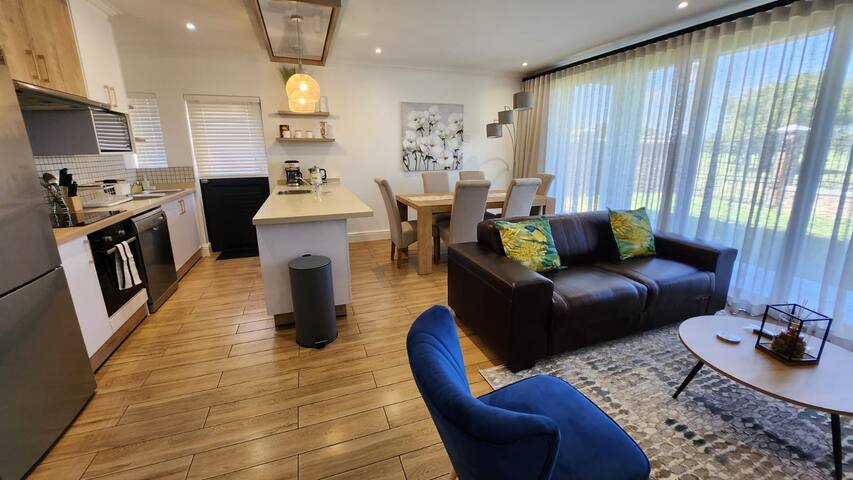 Cape Town 3 Bedroom Home Near CBD-HoneyBee gallery image 4