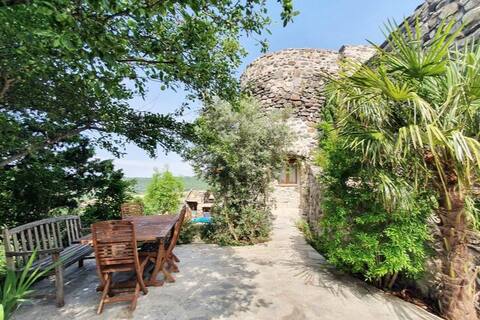 Communicating house & studio Le Seigneur du Barrès