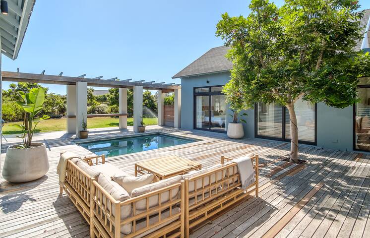 The Lakehouse Retreat gallery image 2