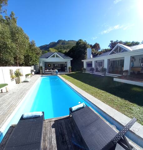 Villa Tranquility Hout Bay, sleeps up to 9 persons gallery image 4