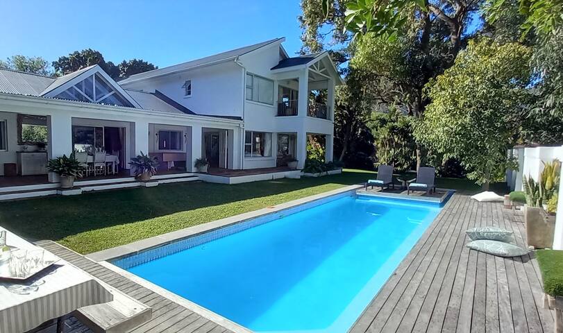 Villa Tranquility Hout Bay, sleeps up to 9 persons