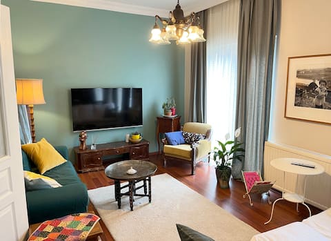 City center, comfortable, w/AC, Kadıköy Moda