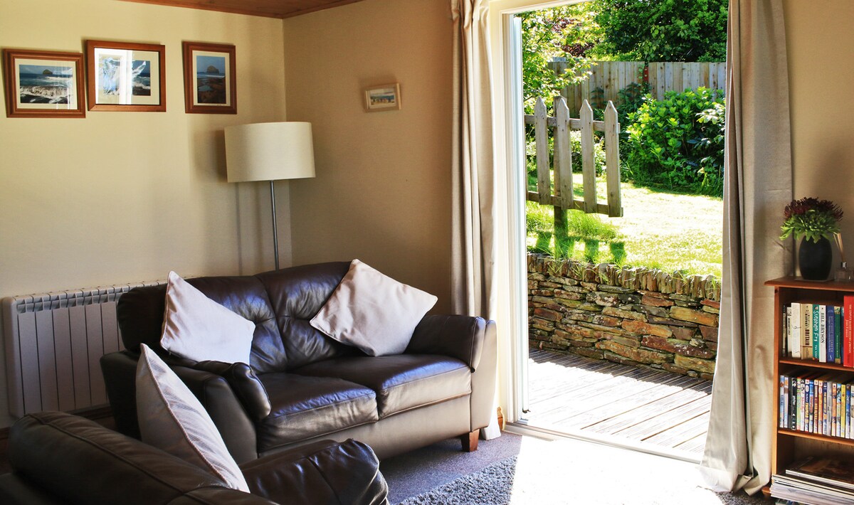 Popular Airbnb listing: Peaceful cabin in Boscastle in Forrabury And Minster
