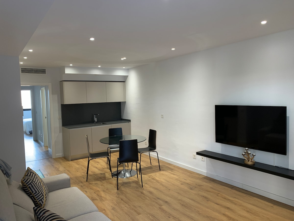 Vermaak je met de Smart TV en ontspan na de lange dag om de meest iconische bezienswaardigheden te bezoeken 