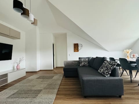 Leistungsstarkes Airbnb: Beautiful large apartment in Hessen