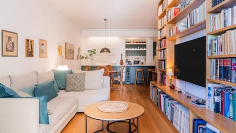 Popular Airbnb listing: Cozy Kolonaki Apartment in κολωνακι λυκαβηττοσ