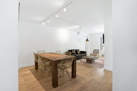 Popular Airbnb listing: Minimalist contemporary home in Hurontario