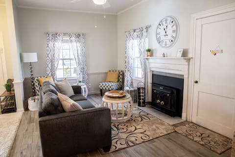 Successful Airbnb property: Stepping Stone Cottage in Fayetteville