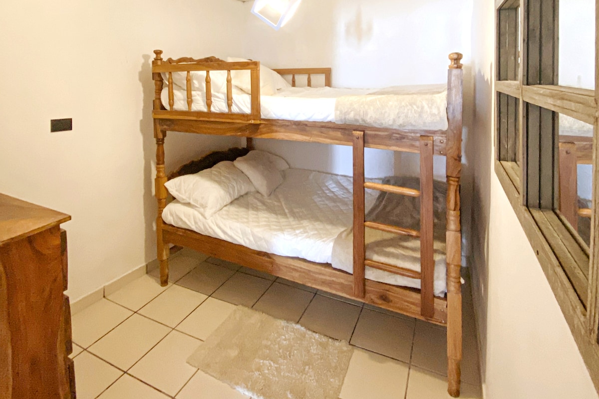 ห้องพักชั้น 1 เคบินพร้อมเตียงคู่ 2 เตียง