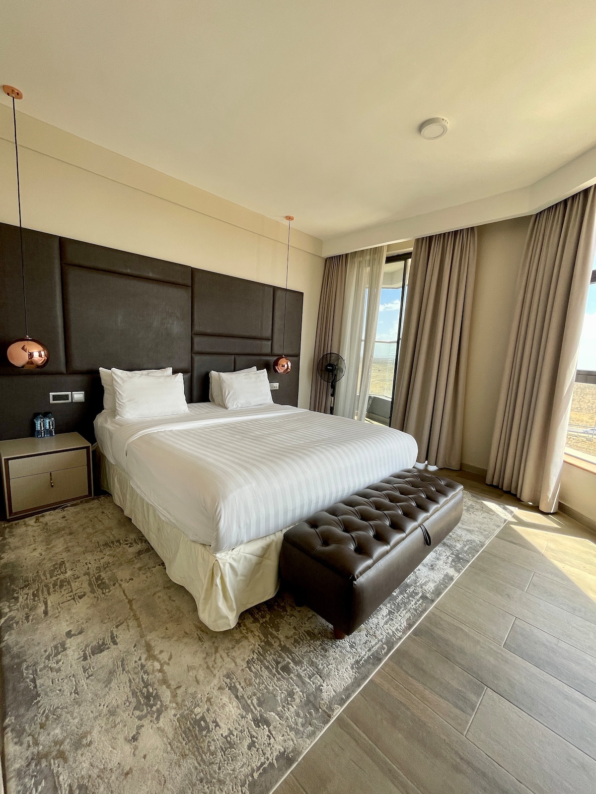 ห้องนอนใหญ่ -> ชั้น 7 ของ "The Curve by The Park"