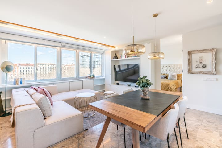 Bright Modern Flat | Heart of Justicia (2)