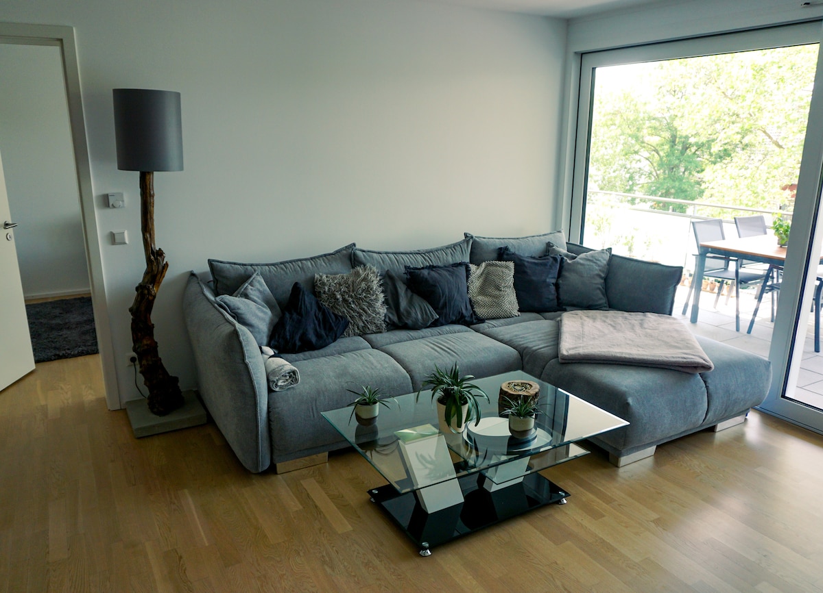 Top Airbnb: Stylish apartment with south-facing balcony a Böblingen