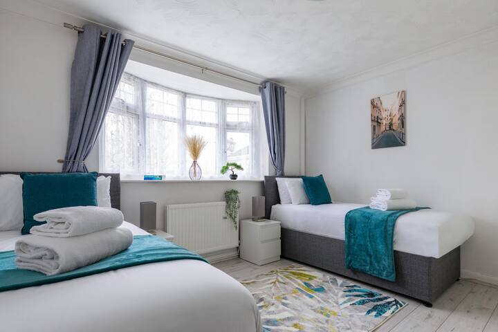 Park Side Bungalow – Hornchurch, London gallery image 5