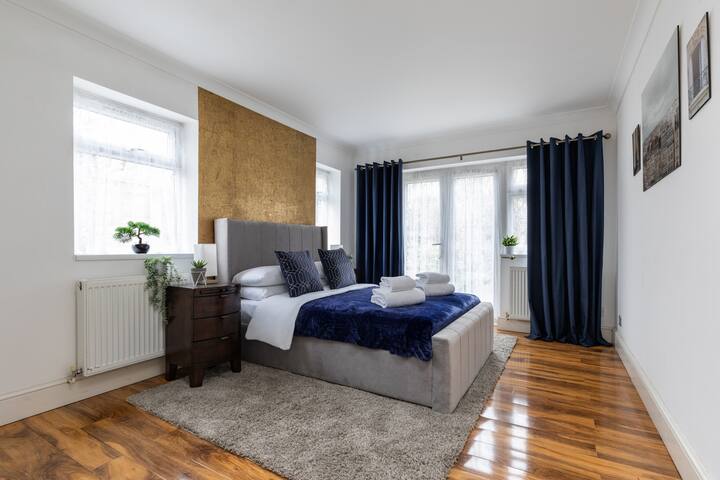 Park Side Bungalow – Hornchurch, London gallery image 2