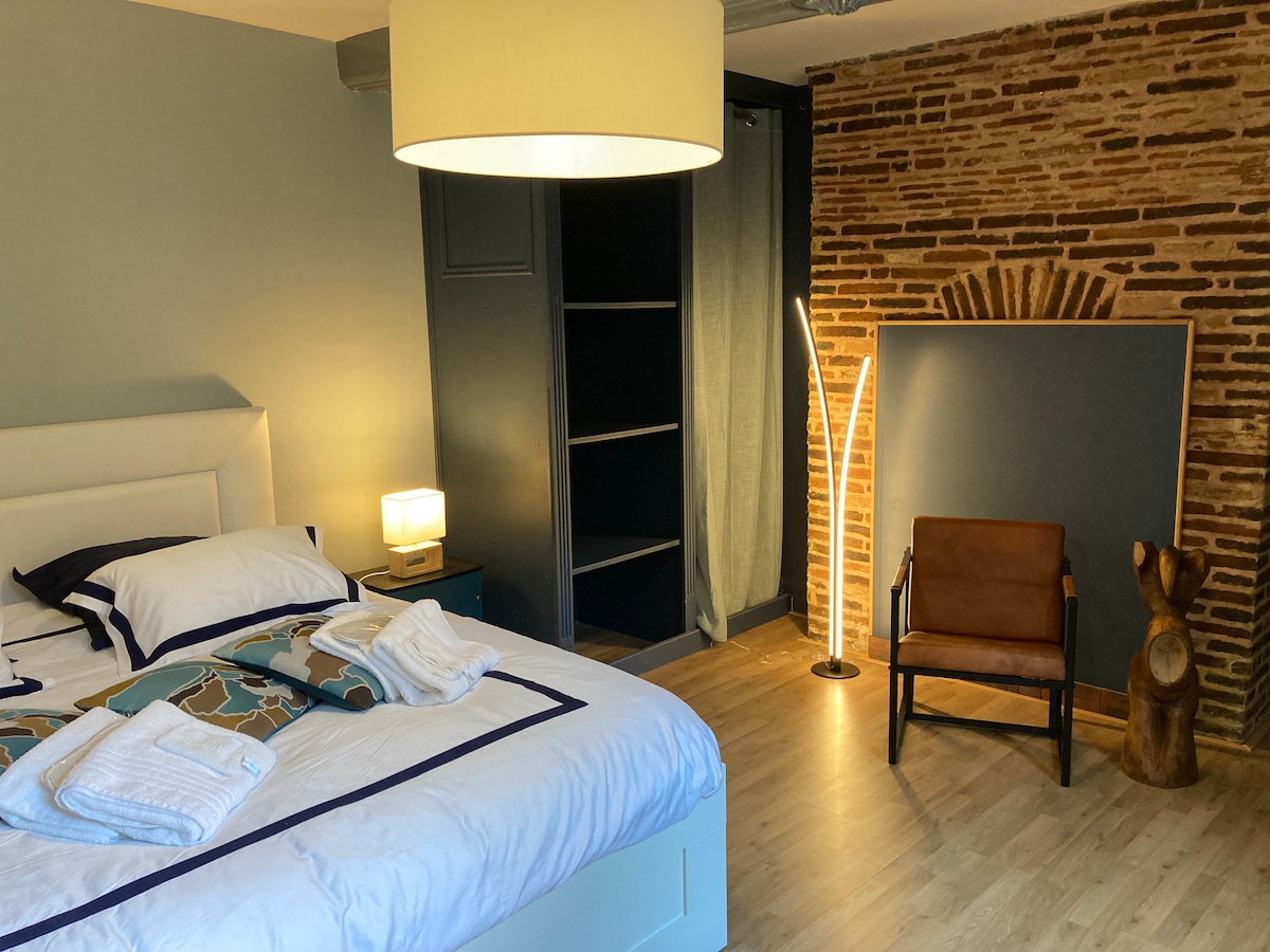 Спална соба од 19 м2, голема гардероба