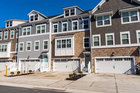 Top performing Airbnb: Luxury Townhome WestOC -4 BRS / golf / asssateague in West Ocean City