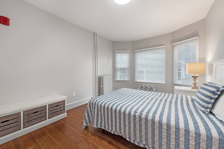 3BR*2BATH*Parking and Outdoor Patio gallery image 3