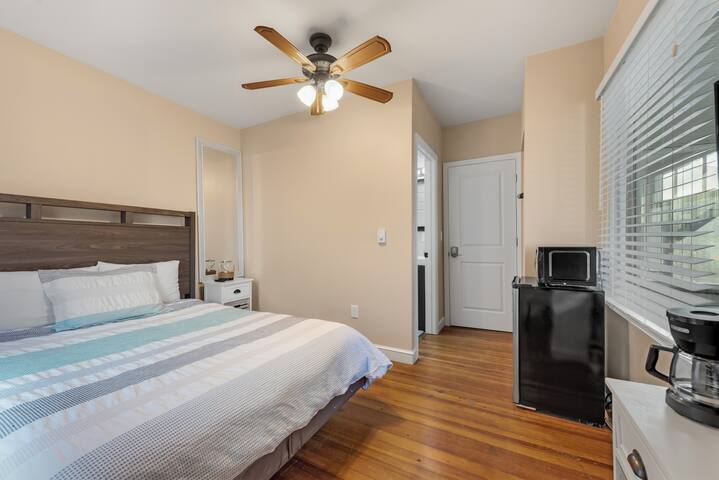 3BR*2BATH*Parking and Outdoor Patio gallery image 5