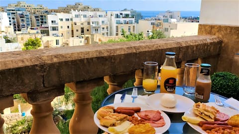 Modern 1BR Apt With 2 Balconies - Spinola Bay