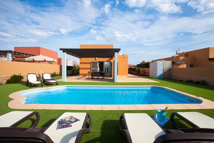 Villa Con Piscina, Vista Al Mar Y Al Campo Golf . - Fuerteventura