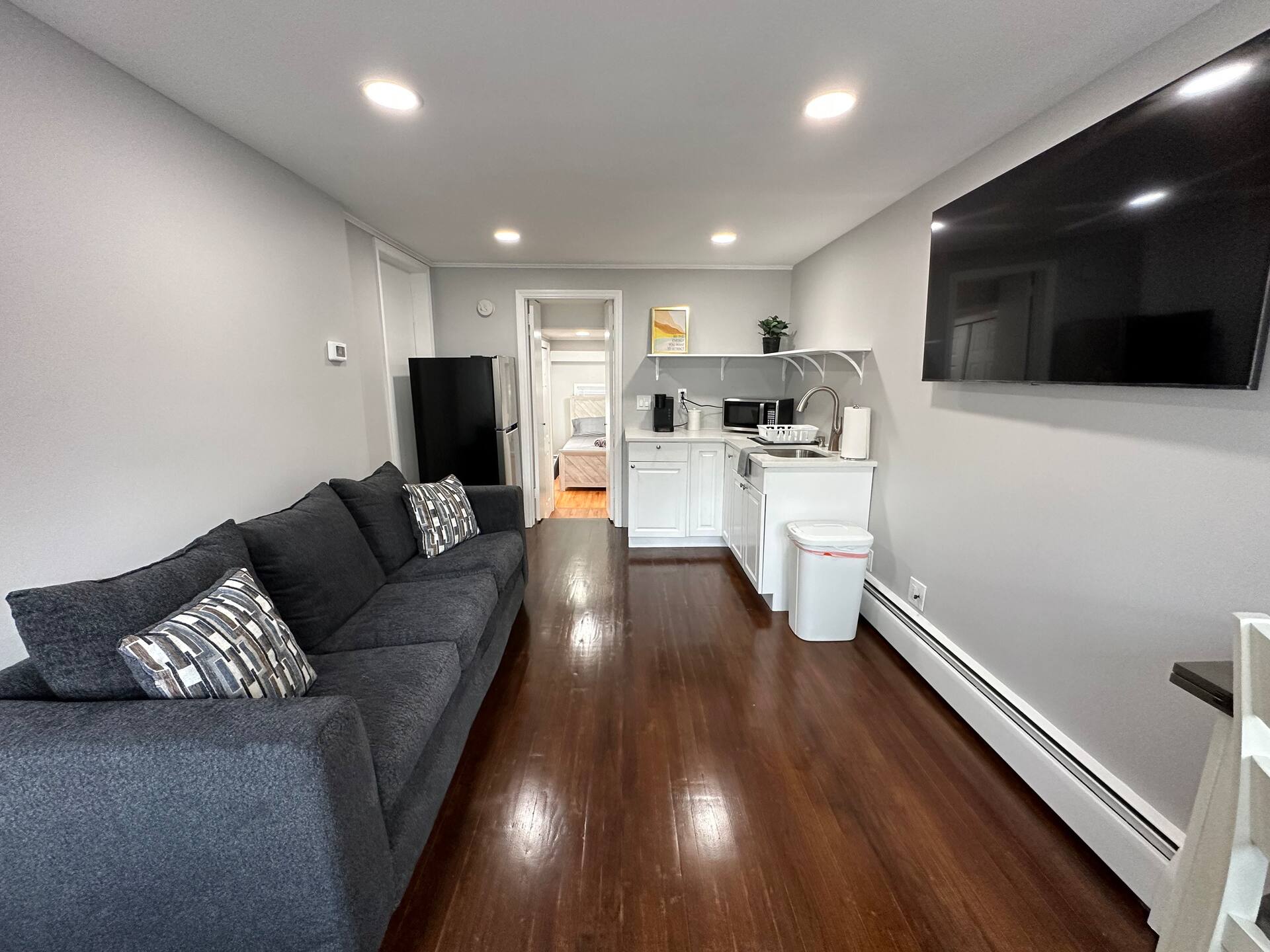 Costal Coziness: 1BR Retreat near beach.