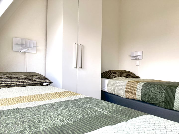 Dormitorio 2, luces junto a la cama con puerto USB
2 camas individuales 80x200