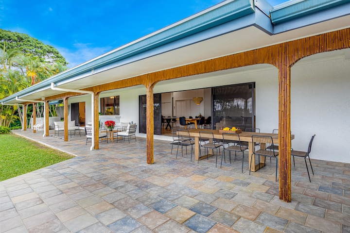 Entire Estate w/ Lap Pool Ocean View AC in DT Kona gallery image 3