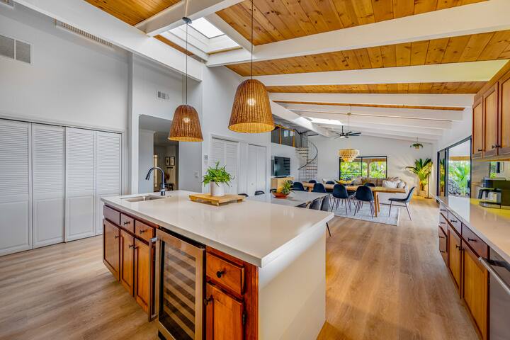 Entire Estate w/ Lap Pool Ocean View AC in DT Kona gallery image 2