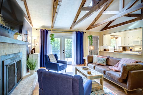 Popular Airbnb listing: Dog-Friendly Mountain Cabin | Fire Table & Deck in Boone