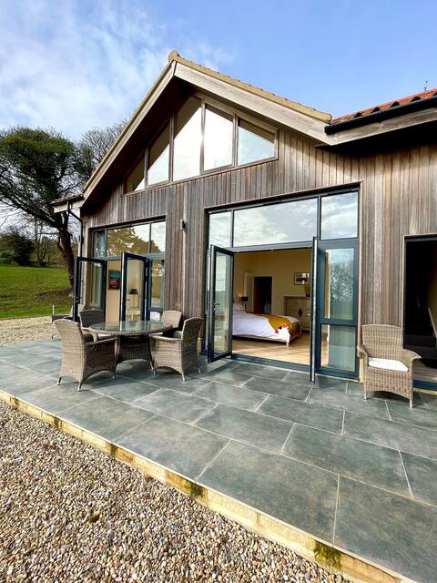 Stylish spacious country cottage