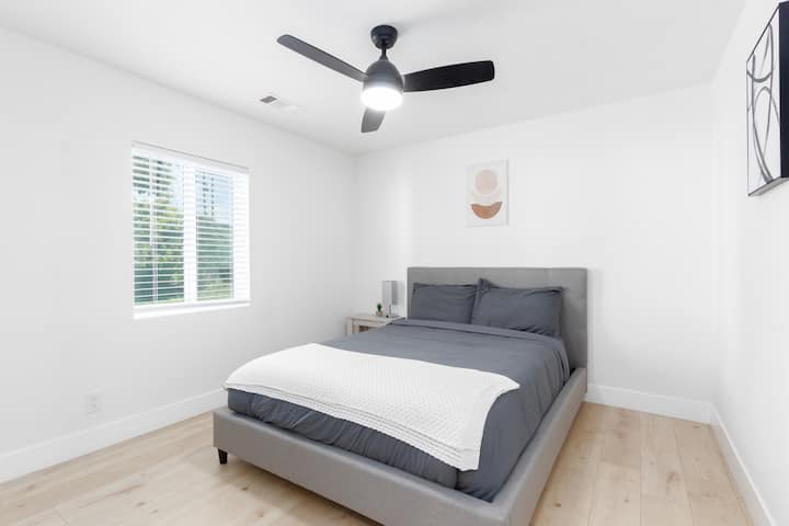 ผ้าปูที่นอนผ้าปูที่นอนและหมอนคุณภาพสูงเพียงพอสำหรับการเริ่มสงครามหมอนใบเล็ก