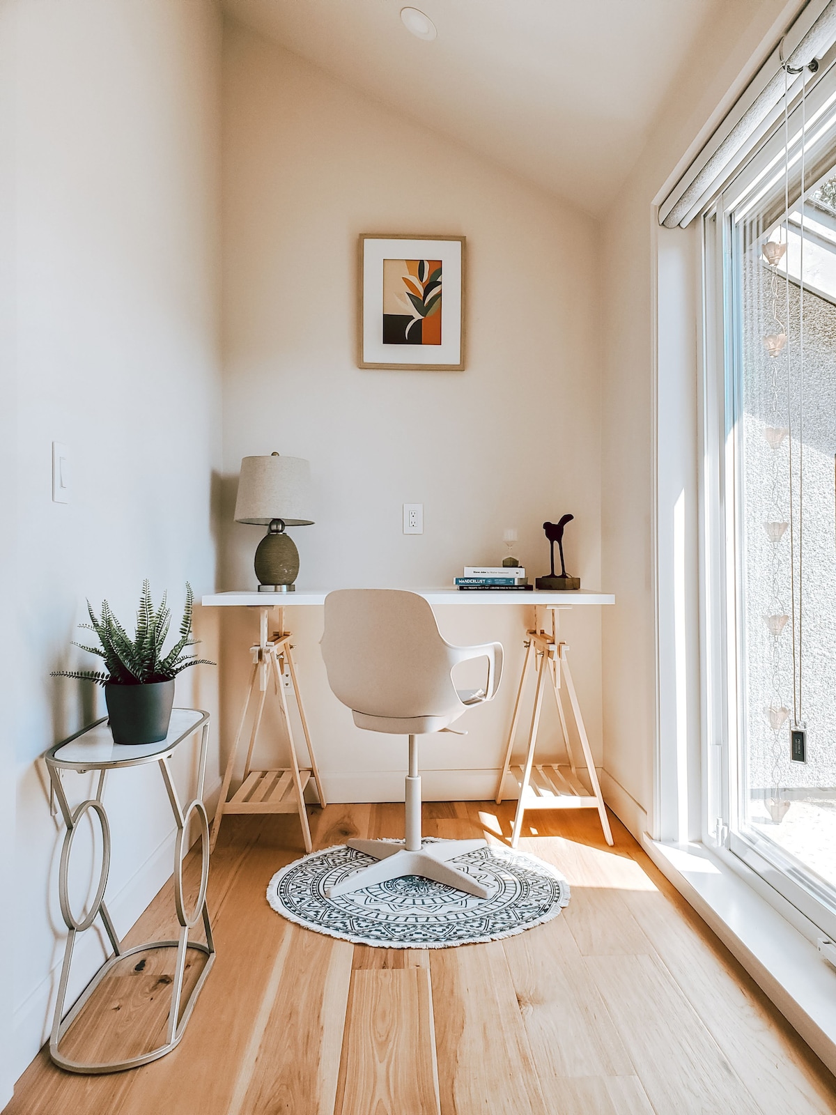 Adorable 2 BR Coach House in Kitsilano