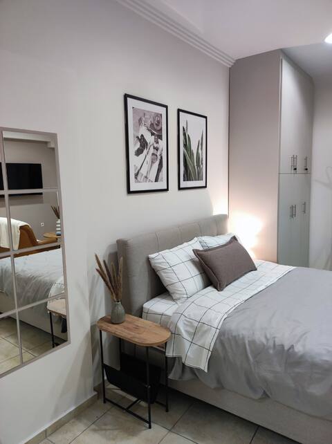 Majestic Chic Studio: Athens Riviera & Acropolis