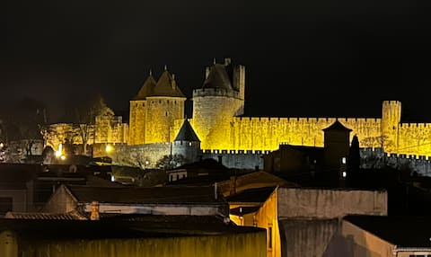 Successful Airbnb property: La Porte Médiévale, private parking in Carcassonne